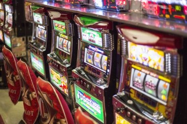 Antarmuka permainan Starburst di chessboard menampilkan 5 gulungan dan garis pembayaran